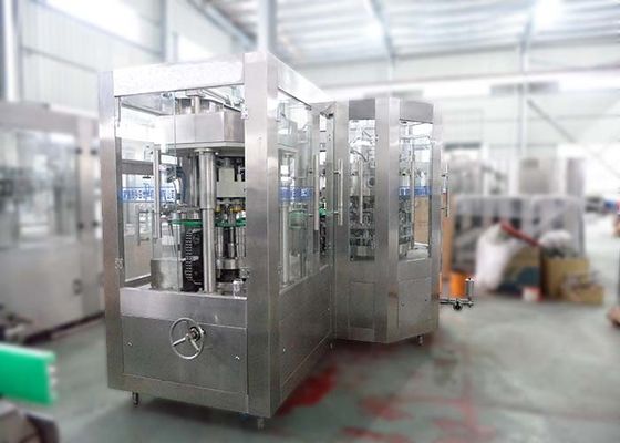 Máquina de embotellado plástica automática llena del ANIMAL DOMÉSTICO de la máquina de rellenar 8000b/H del zumo de fruta proveedor