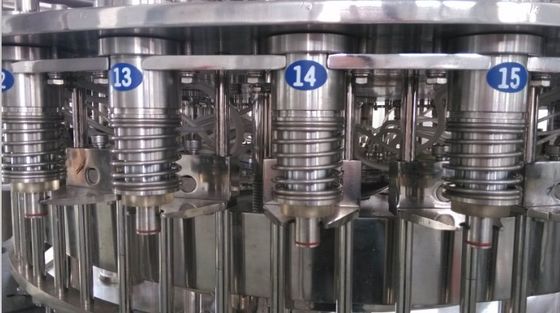 Embotellado del animal doméstico y máquina que capsula proveedor